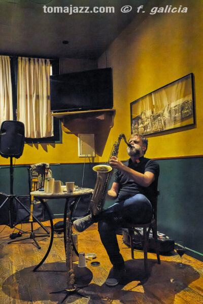 Albert Cirera & Pedro Mari Martín (Juan Sebastián Bar, Huesca. 2026-10-01) Por Fabio Galicia [INSTANTZZ AKA Galería fotográfica AKA Fotoblog de jazz, impro… y algo más] - Tomajazz - Albert Cirera & Pedro Mari Martín abrieron la temporada 2026-27 del Juan Sebastián Bar de Huesca, el 1 de octubre de 2026. Fabio Galicia lo retrata en INSTANTZZ