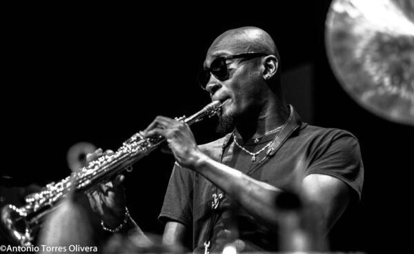 Kris Davis Trío/ Isaiah Collier Quartet (49 Festival de Jazz de Vitoria-Gasteiz 2026. 2026-07-16 y 18) Por Antonio Torres y Pepe Mateos [Conciertos de Jazz] - Tomajazz - Kris Davis Trío / Isaiah Collier Quartet actuaron en el 49 Festival de Jazz de Vitoria-Gasteiz 2026. Antonio Torres y Pepe Mateos relatan y retratan los conciertos. Con Kris Davis, Robert Hurst, Johnathan Blake, Isaiah Collier, Conway Campbell, Davis Whitfield, Tim Regis