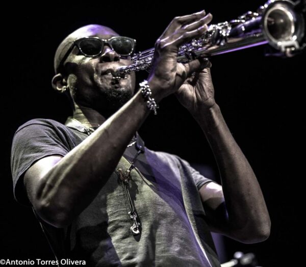 Kris Davis Trío/ Isaiah Collier Quartet (49 Festival de Jazz de Vitoria-Gasteiz 2026. 2026-07-16 y 18) Por Antonio Torres y Pepe Mateos [Conciertos de Jazz] - Tomajazz - Kris Davis Trío / Isaiah Collier Quartet actuaron en el 49 Festival de Jazz de Vitoria-Gasteiz 2026. Antonio Torres y Pepe Mateos relatan y retratan los conciertos. Con Kris Davis, Robert Hurst, Johnathan Blake, Isaiah Collier, Conway Campbell, Davis Whitfield, Tim Regis