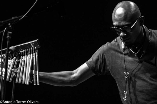 Kris Davis Trío/ Isaiah Collier Quartet (49 Festival de Jazz de Vitoria-Gasteiz 2026. 2026-07-16 y 18) Por Antonio Torres y Pepe Mateos [Conciertos de Jazz] - Tomajazz - Kris Davis Trío / Isaiah Collier Quartet actuaron en el 49 Festival de Jazz de Vitoria-Gasteiz 2026. Antonio Torres y Pepe Mateos relatan y retratan los conciertos. Con Kris Davis, Robert Hurst, Johnathan Blake, Isaiah Collier, Conway Campbell, Davis Whitfield, Tim Regis