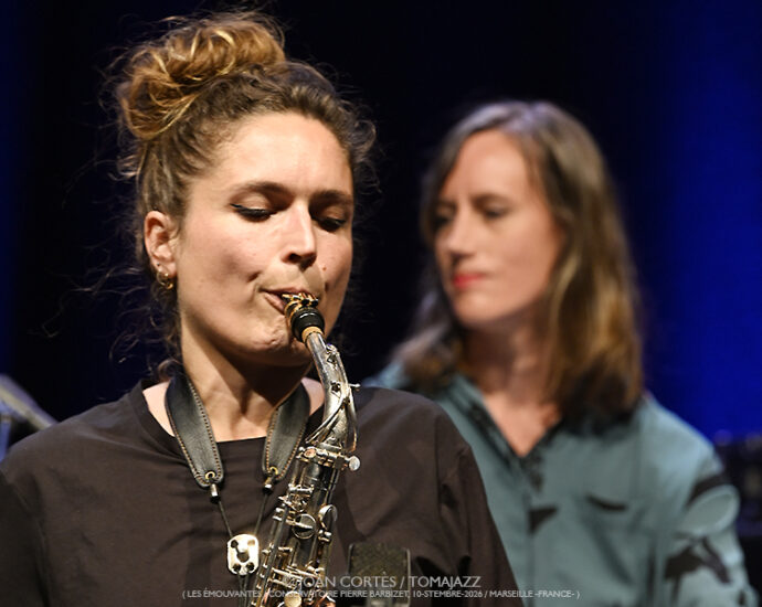 Léa Ciechelski 5t «Franges» (Les Émouvantes / CPBM, 2026-09-10 / Marseille) [02] Por Joan Cortès [INSTANTZZ AKA Galería fotográfica AKA Fotoblog de jazz, impro… y algo más] - Tomajazz - Léa Ciechelski 5t «Franges» actuó en Les Émouvantes 2026. Joan Cortès lo retrata en INSTANTZZ. Con Léa Ciechelski, Mailys Marrone, Hector Lena-Schroll, Vincent Audusseau, Axel Gaudron, Sylvain Rabourdin
