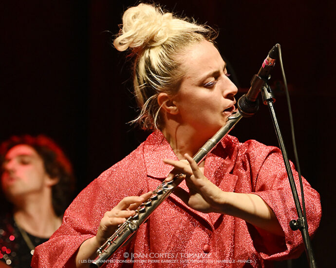 Jet Whistle (Les Émouvantes / CPBM, 2026-09-12 / Marseille -France-) [y 06] Por Joan Cortès [INSTANTZZ AKA Galería fotográfica AKA Fotoblog de jazz, impro… y algo más] - Tomajazz - El quinteto Jet Whistle actuó en Les Émouvantes en Marsella, Francia, el 12 de septiembre de 2026. Joan Cortès lo retrata en INSTANTZZ. Actuaron Fanny Martin, Jules Regard, Adlane Aliouche, Théo Fardèle, Sacha Souêtre