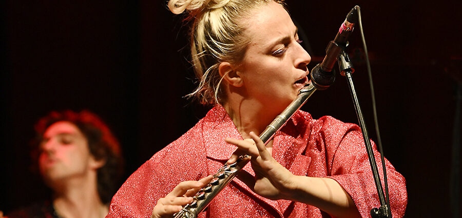Jet Whistle (Les Émouvantes / CPBM, 2026-09-12 / Marseille -France-) [y 06] Por Joan Cortès [INSTANTZZ AKA Galería fotográfica AKA Fotoblog de jazz, impro… y algo más] - Tomajazz - El quinteto Jet Whistle actuó en Les Émouvantes en Marsella, Francia, el 12 de septiembre de 2026. Joan Cortès lo retrata en INSTANTZZ. Actuaron Fanny Martin, Jules Regard, Adlane Aliouche, Théo Fardèle, Sacha Souêtre