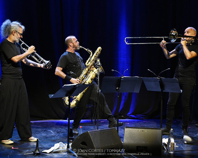 Journal Intime (Les Émouvantes / CPBM, 2026-09-12 / Marseille -France-) [05] Por Joan Cortès [INSTANTZZ AKA Galería fotográfica AKA Fotoblog de jazz, impro… y algo más] - Tomajazz - El proyecto Journal Intime participó en Les Émouvantes en Marsella, el 12 de septiembre de 2026. Joan Cortès lo retrata en INSTANTZZ . Actuaron Sylvain Bardiau, Fred Gastard, Matthias Mahler