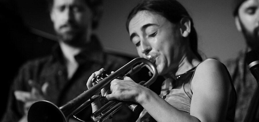 Libèrica Quintet (Club del Disco, 2026-10-02 / Barcelona) Por Joan Cortès [INSTANTZZ AKA Galería fotográfica AKA Fotoblog de jazz, impro… y algo más] - Tomajazz - Libèrica Quintet actuó en el Club del Disco de Barcelona, el 2 de octubre de 2026. Joan Cortès lo retrata en INSTANTZZ. Con Manel Fortià, Pere Martínez, Alba Careta, Max Villavecchia, Oriol Roca