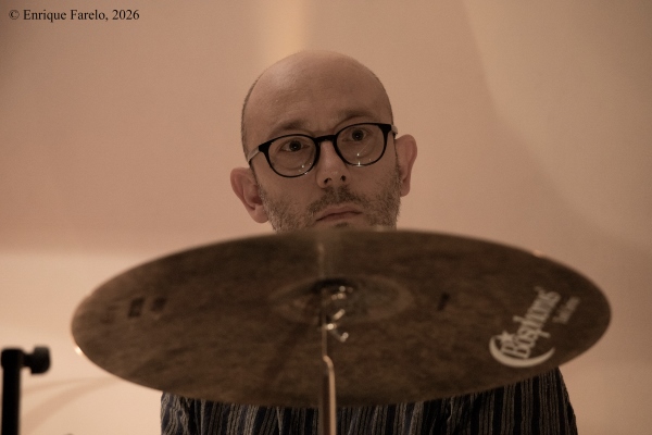 Proyecto Nautas (Bar-Café Espacio Danos Tiempo, calle Mar de Bering, 5; Madrid. 2026-10-03) Por Enrique Farelo [Concierto de jazz] - Tomajazz - Proyecto Nautas se presentó en el Bar-Café del Espacio Danos Tiempo de Madrid, el 3 de octubre de 2026. Enrique Farelo lo relata y retrata. Con Manolo Rosa, Iñaki Hernández, Carlos López