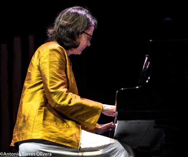 Kris Davis Trío/ Isaiah Collier Quartet (49 Festival de Jazz de Vitoria-Gasteiz 2026. 2026-07-16 y 18) Por Antonio Torres y Pepe Mateos [Conciertos de Jazz] - Tomajazz - Kris Davis Trío / Isaiah Collier Quartet actuaron en el 49 Festival de Jazz de Vitoria-Gasteiz 2026. Antonio Torres y Pepe Mateos relatan y retratan los conciertos. Con Kris Davis, Robert Hurst, Johnathan Blake, Isaiah Collier, Conway Campbell, Davis Whitfield, Tim Regis