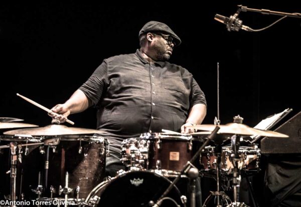 Kris Davis Trío/ Isaiah Collier Quartet (49 Festival de Jazz de Vitoria-Gasteiz 2026. 2026-07-16 y 18) Por Antonio Torres y Pepe Mateos [Conciertos de Jazz] - Tomajazz - Kris Davis Trío / Isaiah Collier Quartet actuaron en el 49 Festival de Jazz de Vitoria-Gasteiz 2026. Antonio Torres y Pepe Mateos relatan y retratan los conciertos. Con Kris Davis, Robert Hurst, Johnathan Blake, Isaiah Collier, Conway Campbell, Davis Whitfield, Tim Regis