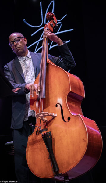 Kris Davis Trío/ Isaiah Collier Quartet (49 Festival de Jazz de Vitoria-Gasteiz 2026. 2026-07-16 y 18) Por Antonio Torres y Pepe Mateos [Conciertos de Jazz] - Tomajazz - Kris Davis Trío / Isaiah Collier Quartet actuaron en el 49 Festival de Jazz de Vitoria-Gasteiz 2026. Antonio Torres y Pepe Mateos relatan y retratan los conciertos. Con Kris Davis, Robert Hurst, Johnathan Blake, Isaiah Collier, Conway Campbell, Davis Whitfield, Tim Regis