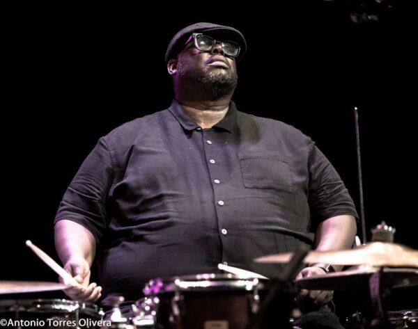 Kris Davis Trío/ Isaiah Collier Quartet (49 Festival de Jazz de Vitoria-Gasteiz 2026. 2026-07-16 y 18) Por Antonio Torres y Pepe Mateos [Conciertos de Jazz] - Tomajazz - Kris Davis Trío / Isaiah Collier Quartet actuaron en el 49 Festival de Jazz de Vitoria-Gasteiz 2026. Antonio Torres y Pepe Mateos relatan y retratan los conciertos. Con Kris Davis, Robert Hurst, Johnathan Blake, Isaiah Collier, Conway Campbell, Davis Whitfield, Tim Regis