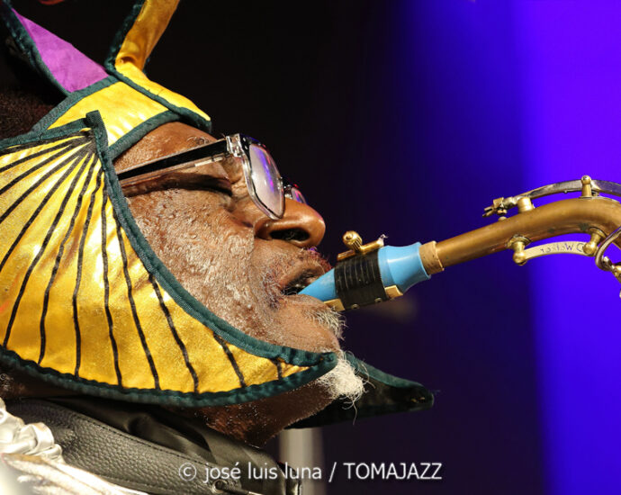 Sun Ra Arkestra (49 Festival de Jazz de Vitoria-Gasteiz 2026. 2026-07-16) Por José Luis Luna Rocafort [INSTANTZZ AKA Galería fotográfica AKA Fotoblog de jazz, impro… y algo más] - Tomajazz - Sun Ra Arkestra actuó en el 49 Festival de Jazz de Vitoria-Gasteiz 2026. José Luis Luna Rocafort lo retrata en INSTANTZZ. Sun Ra Arkestra son Tara Middleton, Knoel Scott, Chris Hemingway, James Stewart, Alex Harding, Michael Ray, Cecil Brooks, Andrae Murchison, Vicent Chancey, Lafayette Gilchrist, Stephen Killion, Carl Le Blanc, George Gary, Elson Nascimento, Jose Da Silva