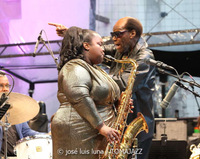 Charles Tolliver Africa/Brass Celebrating Coltrane's Centennial (61 Jazzaldia 2026. Donosti. 2026-07-25) Por José Luis Luna Rocafort [INSTANTZZ AKA Galería fotográfica AKA Fotoblog de jazz, impro… y algo más] - Tomajazz - Charles Tolliver Africa/Brass Celebrating Coltrane's Centennial actuó en el 61 Jazzaldia 2026 en San Sebastián. José Luis Luna Rocafort lo retrata en INSTANTZZ. Con Charles Tolliver, Camille Thurman, Darrell Green, Antonio Faraò, Chris Dahlgren, Eneko Dieguez, Miguel Velasco, Antonio Lozano, Pedro Mullor Boix, Ariadna Alcober Lizana, Alba Castellanos Fernández, Galder Oneca Fuentes, Nicolás Chasco, Alessio Lubrano, Ander Caro, Asier Iturbe, Aníbal Andrés, Aránzazu Rodríguez