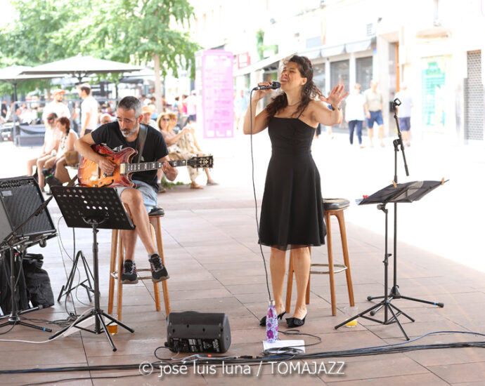 Ibaia Dúo (49 Festival de Jazz de Vitoria-Gasteiz 2026. 2026-07-12) Por José Luis Luna Rocafort [INSTANTZZ AKA Galería fotográfica AKA Fotoblog de jazz, impro… y algo más] - Tomajazz - Ibaia Dúo actuo en el 49 Festival de Jazz de Vitoria-Gasteiz 2026. José Luis Luna Rocafort lo retrata en INSTANTZZ. Actuaron Amaia Cantero, Ibón Díaz, Felix Lekuona "Rioja"