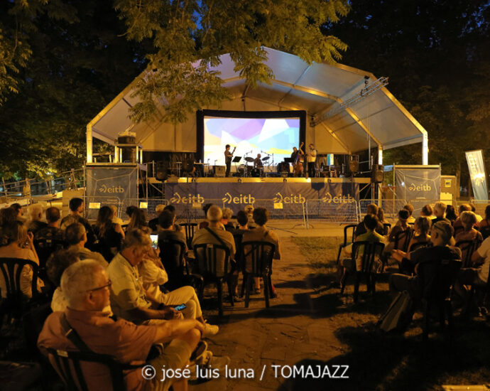 Edu Cabello Quartet: El Bosque (49 Festival de Jazz de Vitoria-Gasteiz 2026. 2026-07-12) Por José Luis Luna Rocafort [INSTANTZZ AKA Galería fotográfica AKA Fotoblog de jazz, impro… y algo más] - Tomajazz - Edu Cabello Quartet: El Bosque actuó en el 49 Festival de Jazz de Vitoria-Gasteiz 2026. José Luis Luna Rocafort lo retrata en INSTANTZZ. Con Edu Cabello, Eddie Majía, Manuel Luque, Ken Ychicawa, Gabriel Basin
