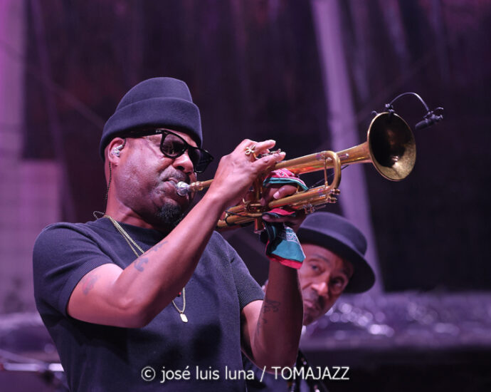 Marcus Miller: We Want Miles! (61 Jazzaldia 2026. Donosti. 2026-07-25) Por José Luis Luna Rocafort [INSTANTZZ AKA Galería fotográfica AKA Fotoblog de jazz, impro… y algo más] - Tomajazz - Marcus Miller: We Want Miles! actuó en el 61 Jazzaldia 2026. José Luis Luna Rocafort lo retrata en INSTANTZZ. Con Marcus Miller, Mike Stern, Bill Evans, Russell Gunn, Mino Cinelu, Brett Williams, Anwar Marshall