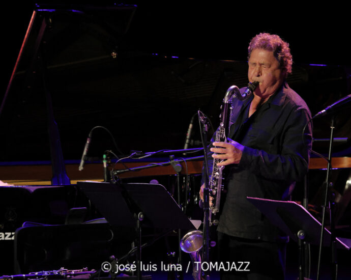 Louis Sclavis Quintet: India (61 Jazzaldia 2026. Donosti. 2026-07-26) Por José Luis Luna Rocafort [INSTANTZZ AKA Galería fotográfica AKA Fotoblog de jazz, impro… y algo más] - Tomajazz - Louis Sclavis Quintet: India actuó en el 61 Jazzaldia 2026. José Luis Luna Rocafort lo retrata en INSTANTZZ. Con Louis Sclavis, Sarah Murcia, Benjamin Moussay, Olivier Laisney, Christophe Lavergne