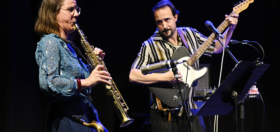 Maussion & Tereygeol 4t «Abysskiss» (Les Émouvantes / CPBM, 2026-09-10 / Marseille) [01] Por Joan Cortès [INSTANTZZ AKA Galería fotográfica AKA Fotoblog de jazz, impro… y algo más] - Tomajazz - Maussion & Tereygeol 4t «Abysskiss» actuaron en el festival Les Émouvantes de Marsella el 10 de septiembre de 2026. Joan Cortès lo retrata en INSTANTZZ. Con Camille Maussion, Pierre Tereygeol, Victor Auffray, Ilya Amar