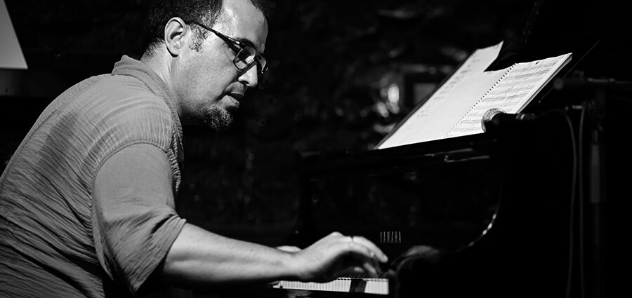 Sergi Sirvent “Aware” (Jamboree, 2026-07-28 / Barcelona) Por Joan Cortès [INSTANTZZ AKA Galería fotográfica AKA Fotoblog de jazz, impro… y algo más] - Tomajazz - Sergi Sirvent “Aware” actuó en Jamboree, Barcelona, el 28 de julio de 2026. Joan Cortès lo retrata en INSTANTZZ. Con Sergi Sirvent, Masa Kamaguchi, Takeo Takahashi