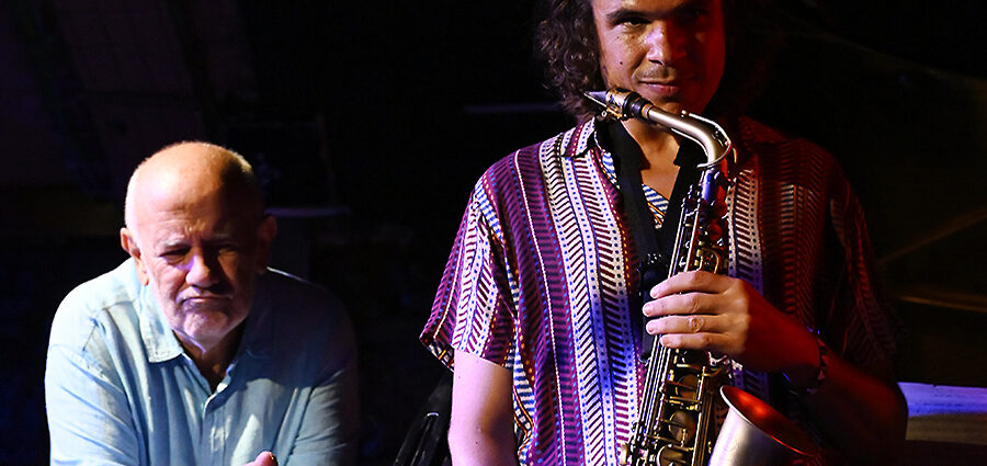 Emilio Solla & Antonio Lizana 4t (Jamboree, 2026-08-12 / Barcelona) Por Joan Cortès [INSTANTZZ AKA Galería fotográfica AKA Fotoblog de jazz, impro… y algo más] - Tomajazz - Emilio Solla & Antonio Lizana 4t actuaron en Jamboree, el 12 de agosto de 2026. Joan Cortès lo retrata en INSTANTZZ. Con Emilio Solla, Antonio Lizana, Manel Fortià, David Xirgu, Musgö